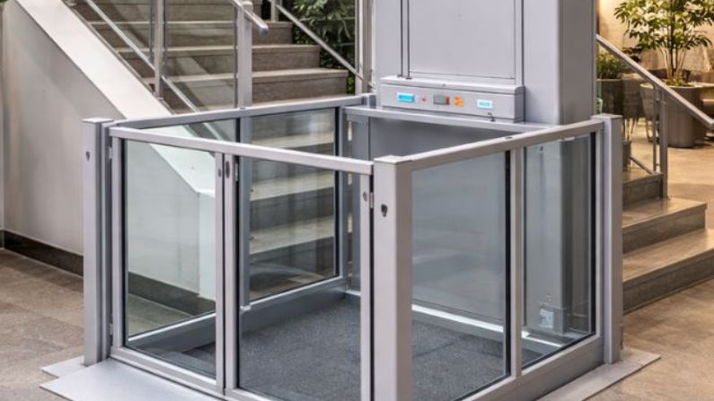 Platform wheelchair lift for disabled access